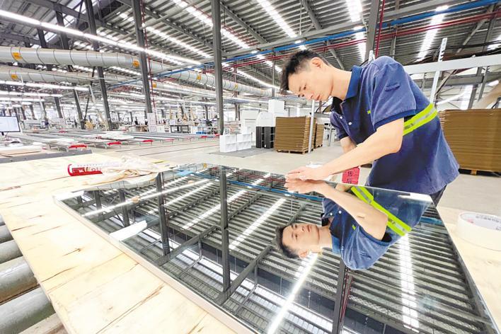 新兴产业积极布局海外市场，家具智能化引领全球新潮流